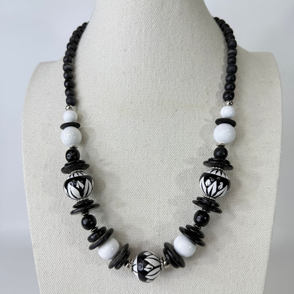 Vintage 80s Geometric Beaded Statement Necklace Black and‎ White Wooden Novelty